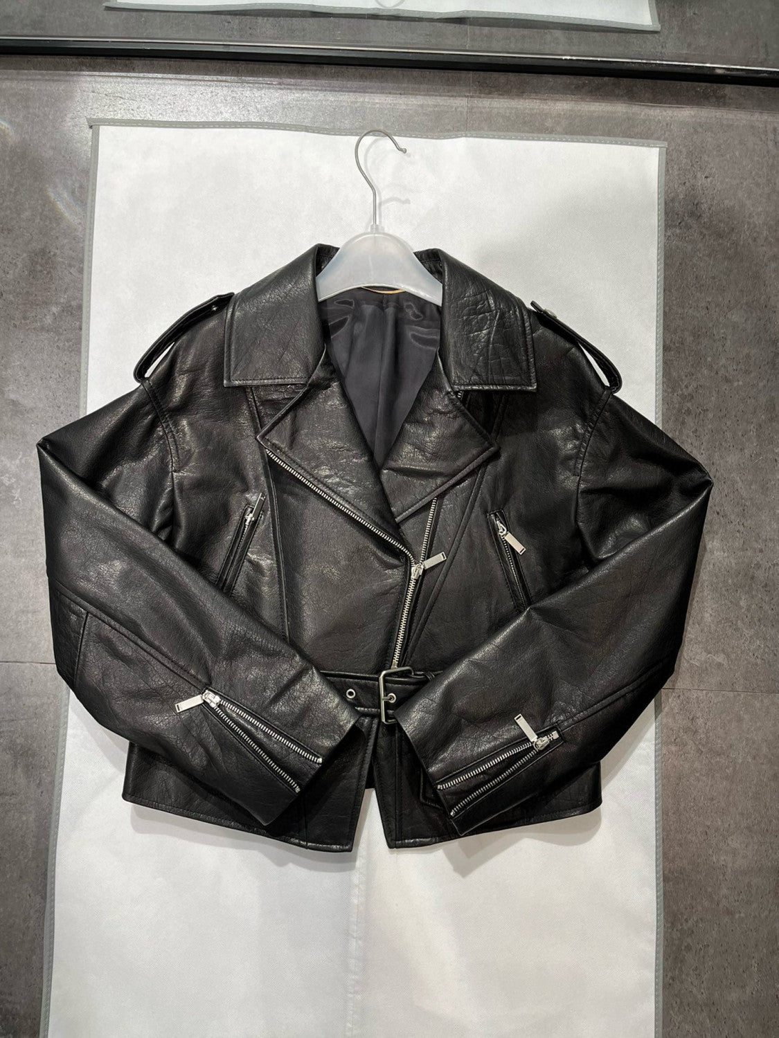 Women's Spring And Autumn Fashion High Street Cowhide Lapel Short Leather Belt Biker Leather Jacket Ngvp #8156