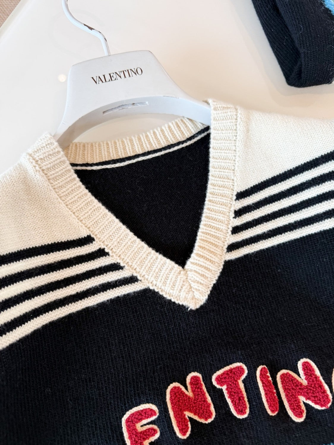 LE CHAT DE LA MAISON Women's Spring/Autumn Fashion Casual V-neck Knitted Letter Pattern Embroidered Sleeveless Vest  #78441