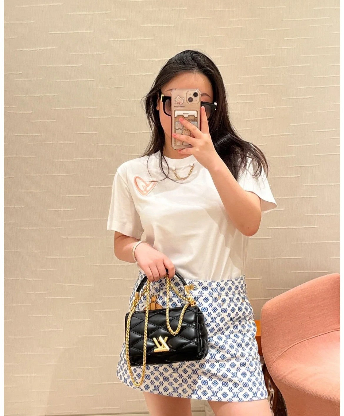 Women's Spring And Summer LV Chain Heart Appliqu T-shirt Solid Color Fashion Casual Round Neck Cotton Tops #71375