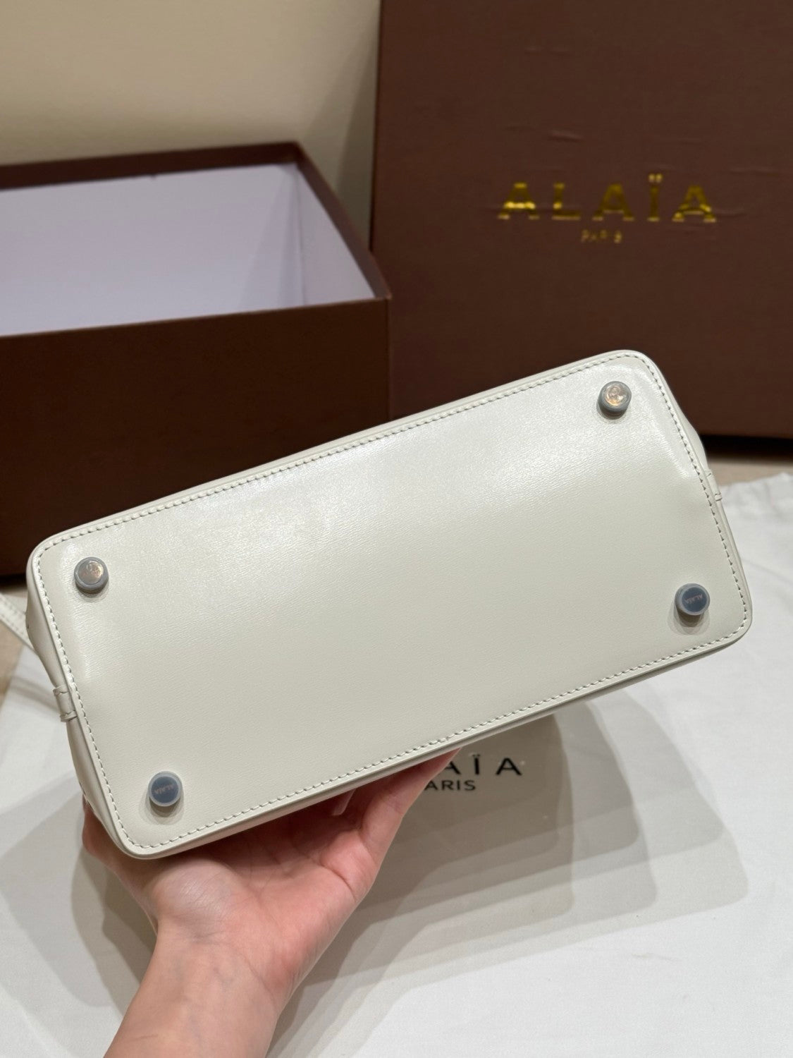 Alaia MINA 20 BAG IN VIENNE WAVE CALFSKIN Women's Solid Color Openwork Design Button Closure Wave Calfskin Shoulder Bag Handbag Bags #77381