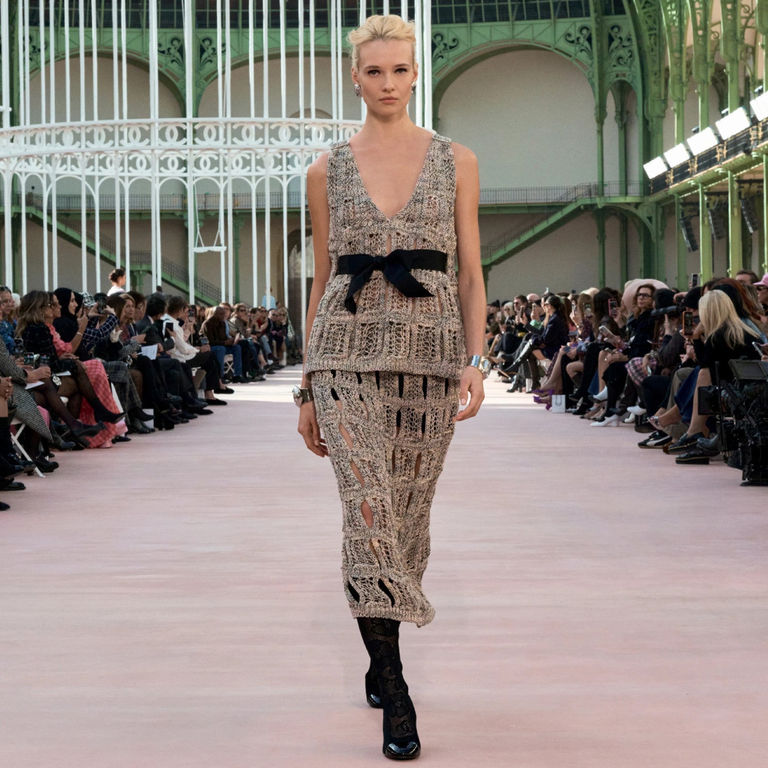 Women's Spring Summer Wispy Crochet Vest Knitted Top V-neck Sleeveless Vest T-shirt Ngvp #1597