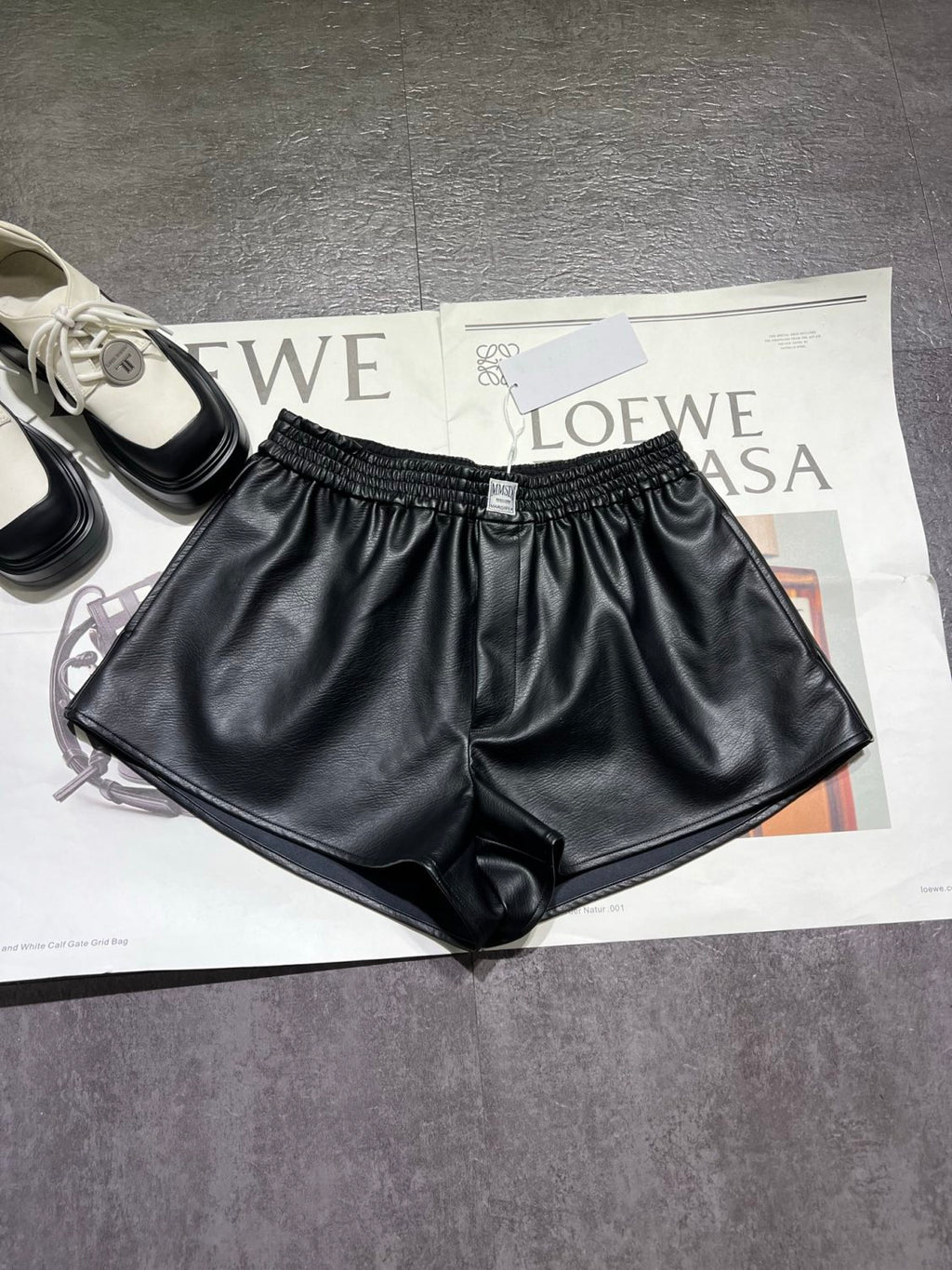 Marginal MM6 Women's Stretch Solid color Lychee texture Faux leather Shorts #194223