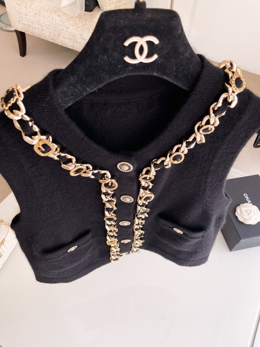 Women's Fall And Winter Fashion Antique Chain Single-Breasted Black And Gold Cashmere Knitted Tank Top Fitted Vest Ngvp #9316