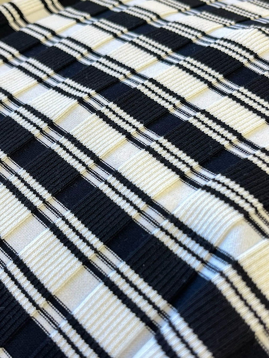 Women's Summer Black and White Striped Crew Neck Knit Short Sleeve Sweater Top #75878