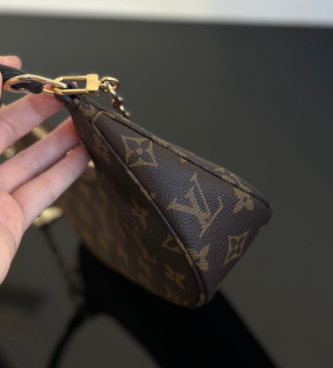 2025 New Crescent Moon Bag. Cathy Small L Monogram Handbag. Comes with Full Packaging #83131A