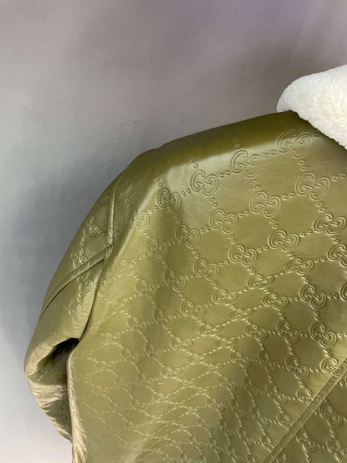 2025 FallWinter New Men's White Lambswool Collar Green Sheepskin Logo Embossed Fashion Jacket #83128A