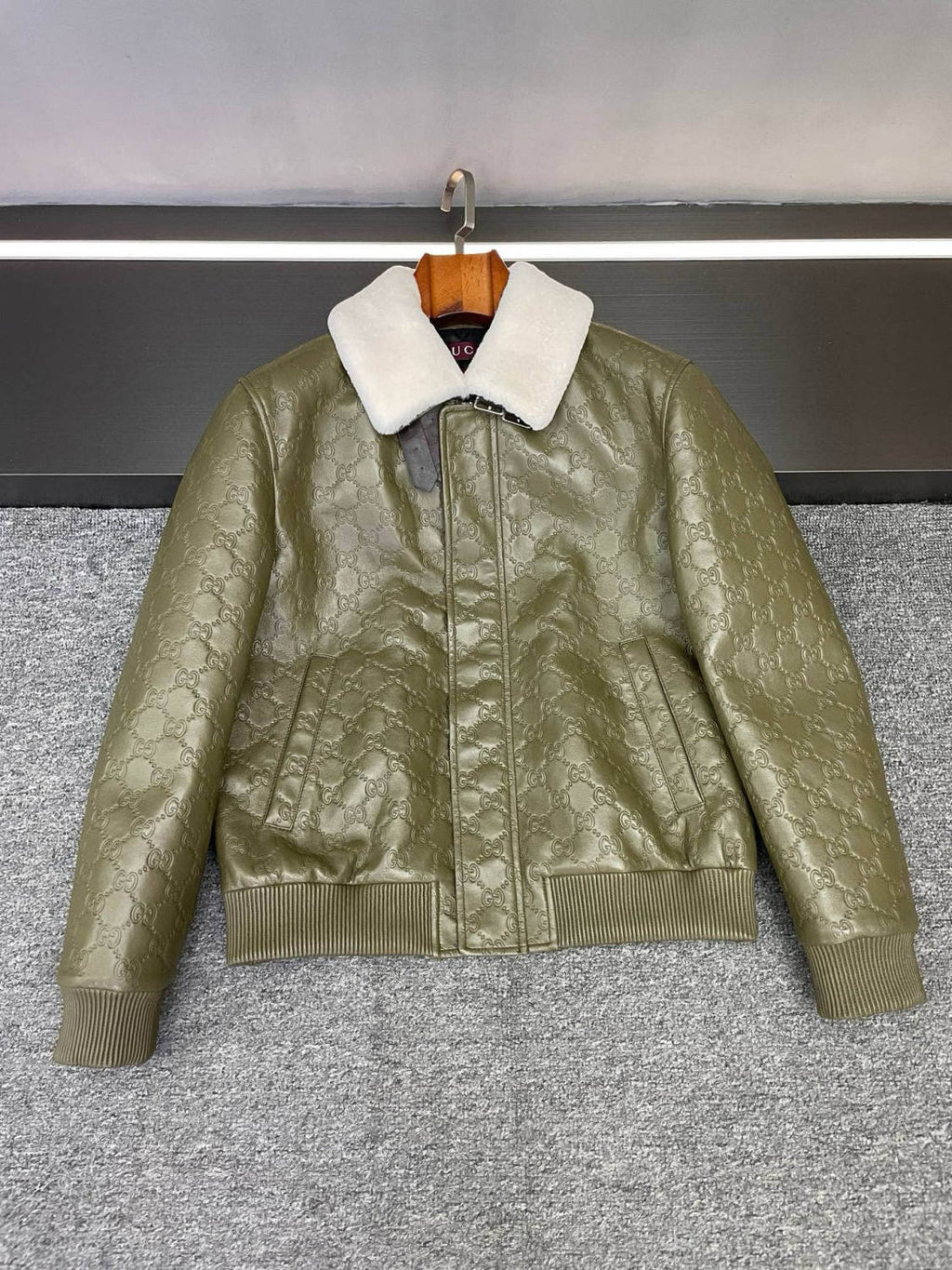 2025 FallWinter New Men's White Lambswool Collar Green Sheepskin Logo Embossed Fashion Jacket #83128A