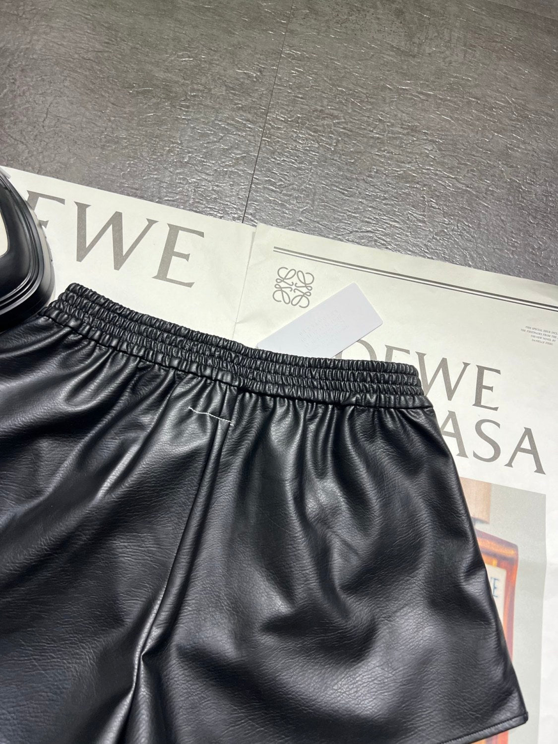 Marginal MM6 Women's Stretch Solid color Lychee texture Faux leather Shorts #194223