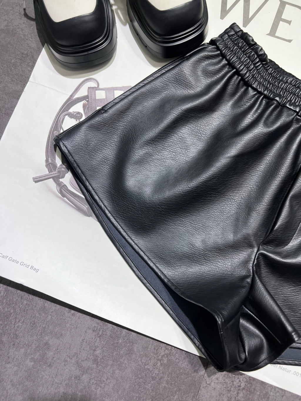 Marginal MM6 Women's Stretch Solid color Lychee texture Faux leather Shorts #194223