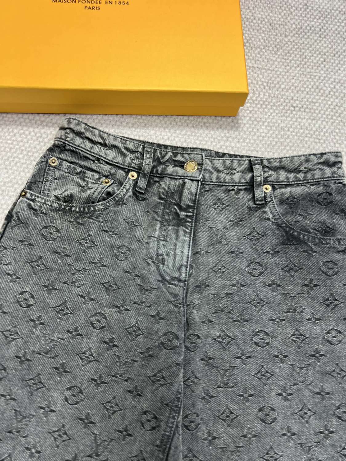 Women's Spring Autumn Solid Color Monogrammed Cameo Flared Cropped Jeans Pants #73921