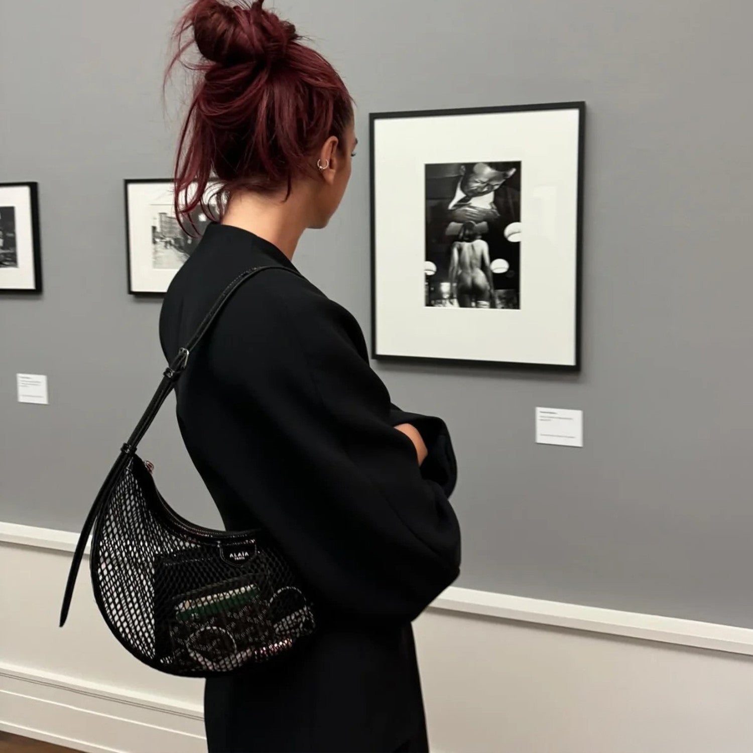 Alaia Women's Black Fishing Net Half Moon Bag Simple Elegant Zipper Underarm Bag Hollow Handbag Removable Patent Leather Inner Bag Shoulder Bags AA1S02731CA266999 Ngvp #9227