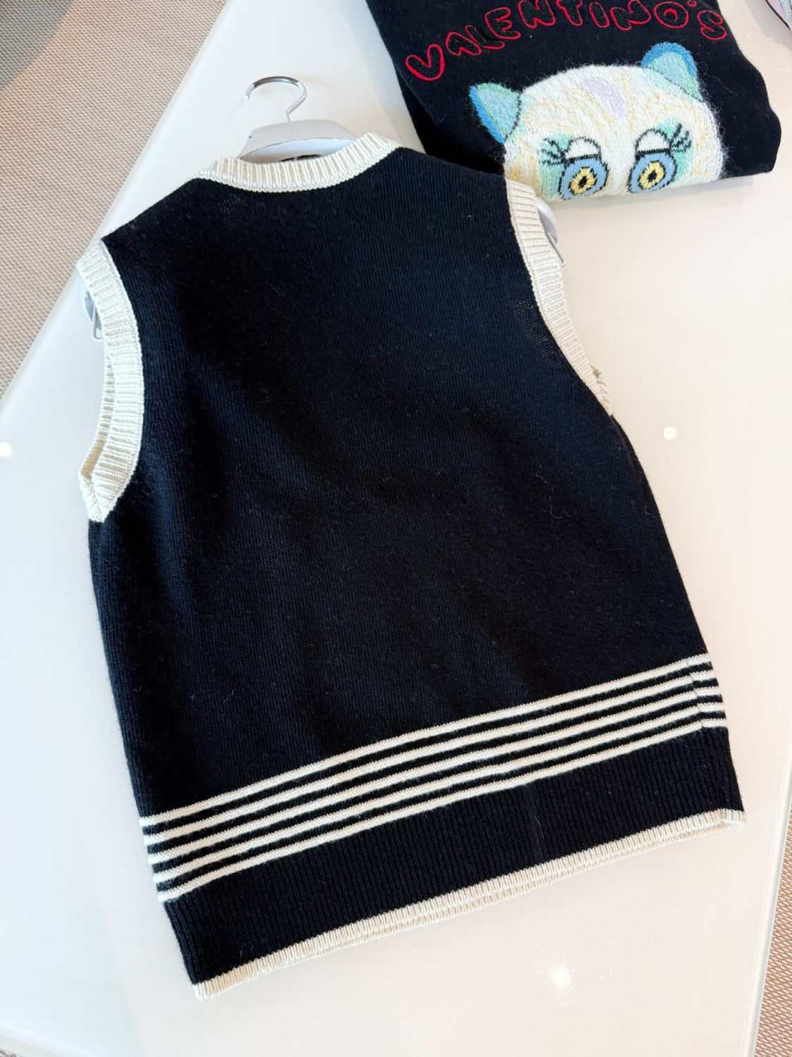 LE CHAT DE LA MAISON Women's Spring/Autumn Fashion Casual V-neck Knitted Letter Pattern Embroidered Sleeveless Vest  #78441