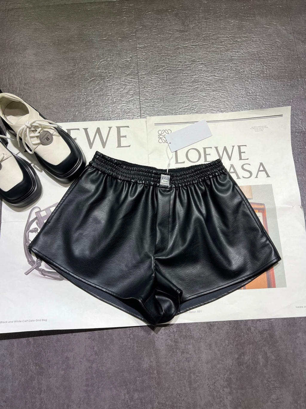 Marginal MM6 Women's Stretch Solid color Lychee texture Faux leather Shorts #194223