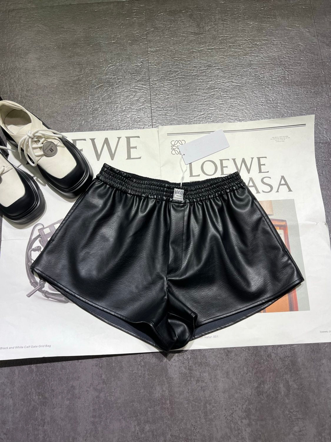 Marginal MM6 Women's Stretch Solid color Lychee texture Faux leather Shorts #194223