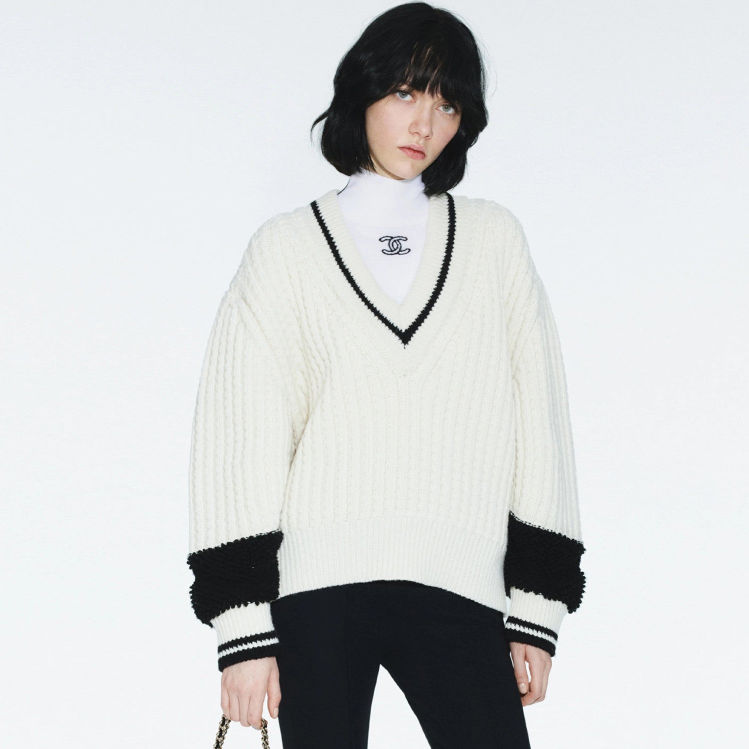 2025/26 Coco Neige Women's Fall/winter Classic Black & White Pullover V-neck Sweater Stylish Refined Casual Pullover #81928A