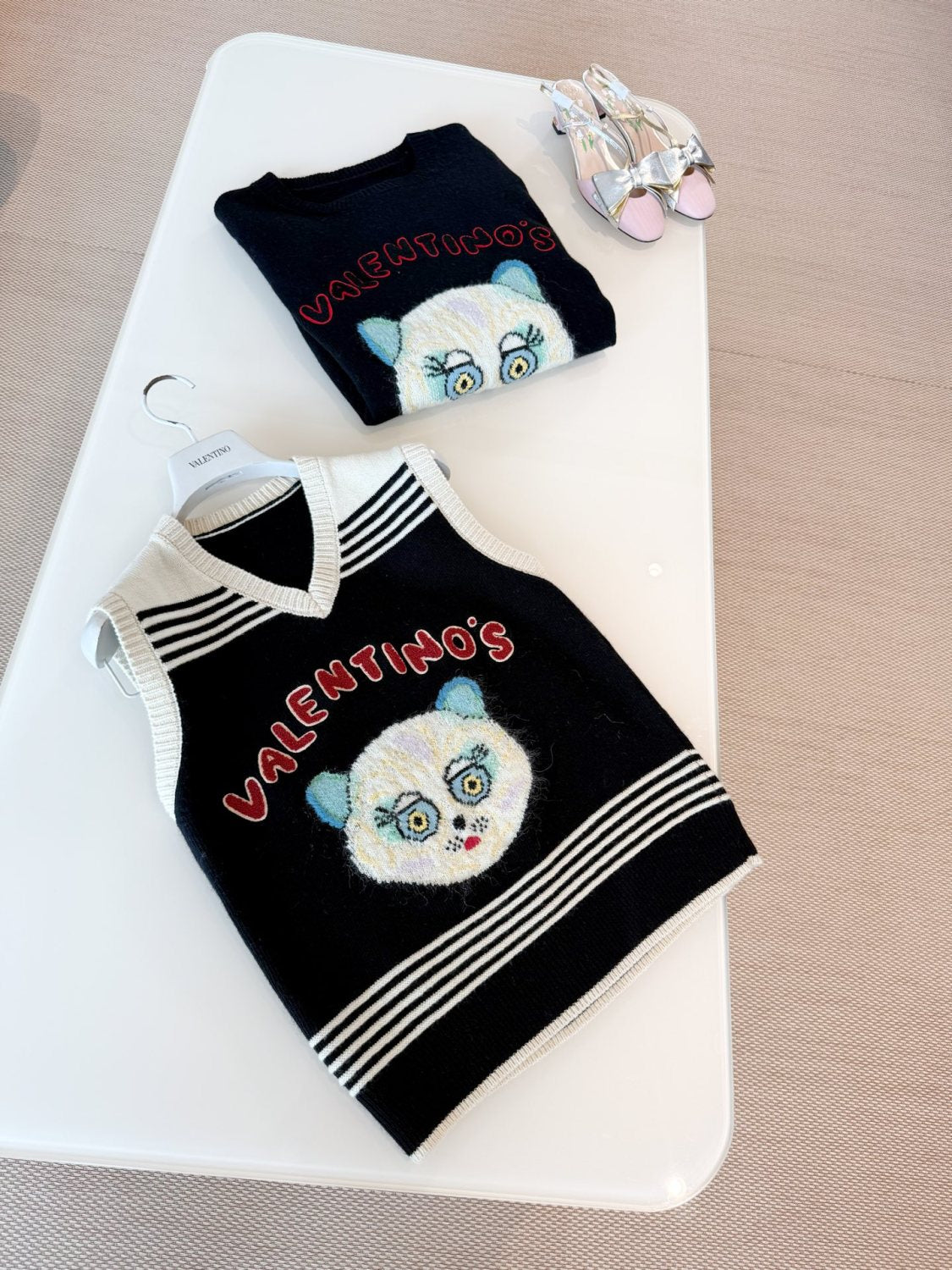 LE CHAT DE LA MAISON Women's Spring/Autumn Fashion Casual V-neck Knitted Letter Pattern Embroidered Sleeveless Vest  #78441