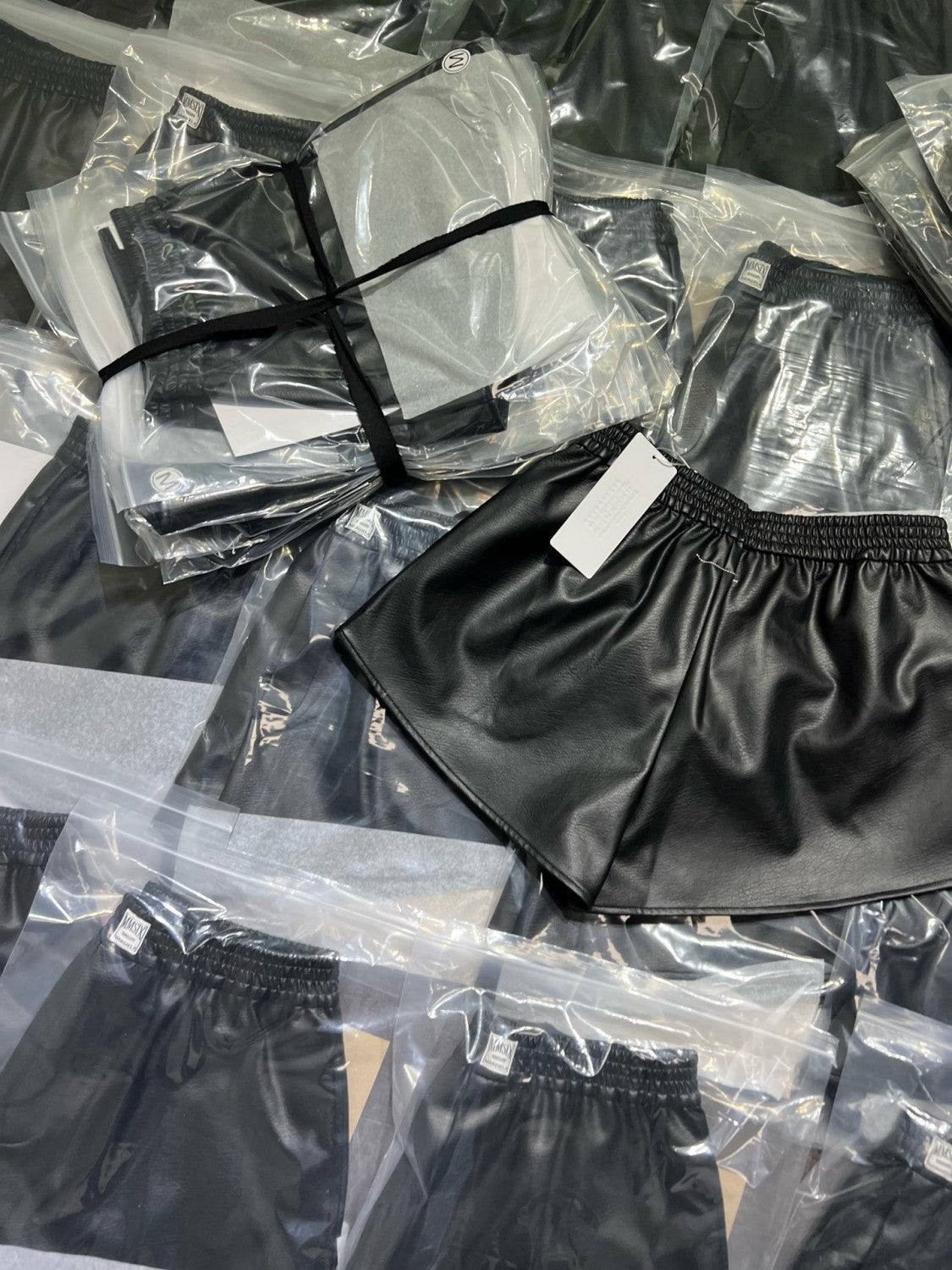 Marginal MM6 Women's Stretch Solid color Lychee texture Faux leather Shorts #194223