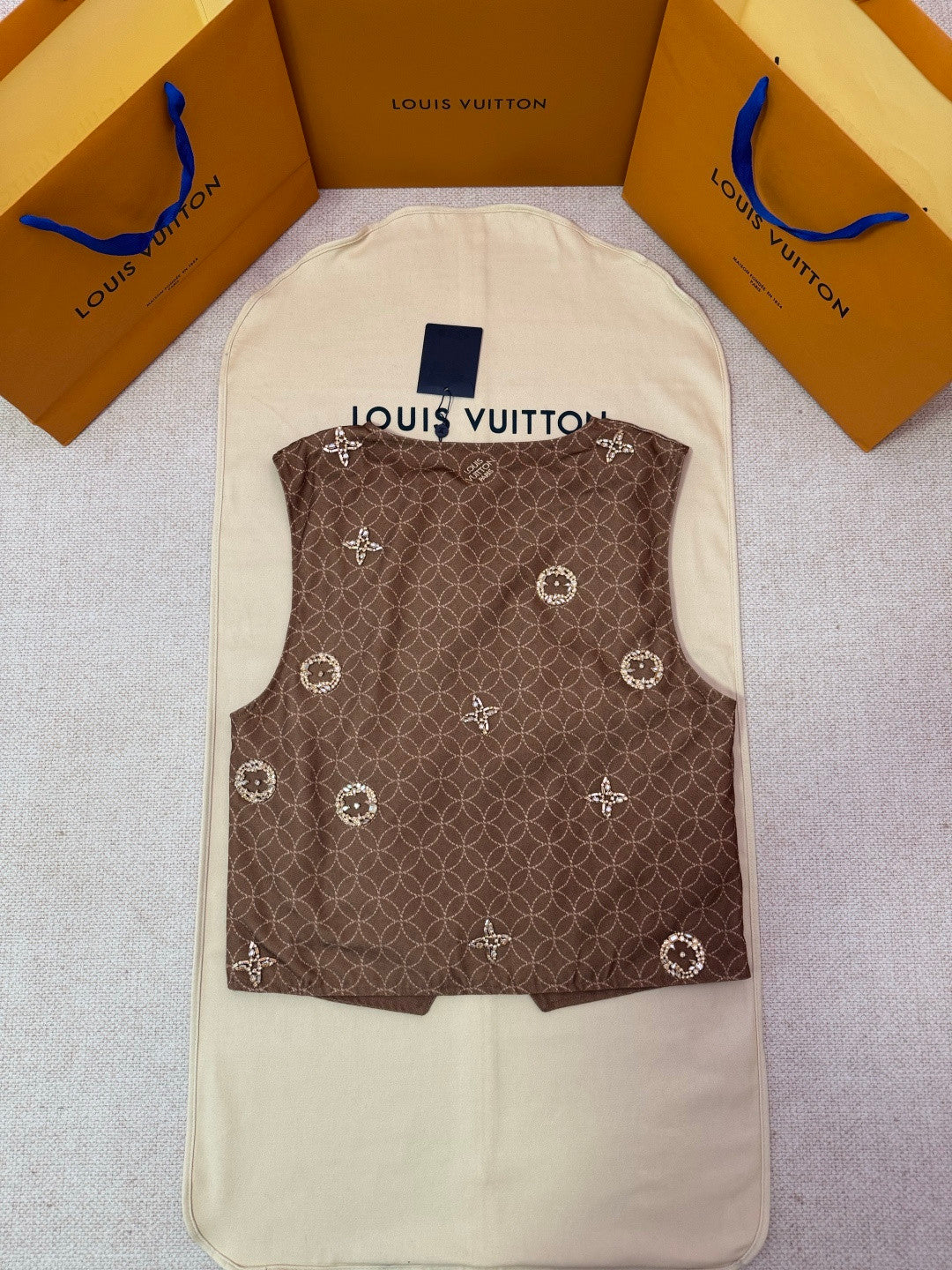 1Vx FW25 FallWinter Men's Collaboration Vest with Letter Print and Zipper Pockets #83218A