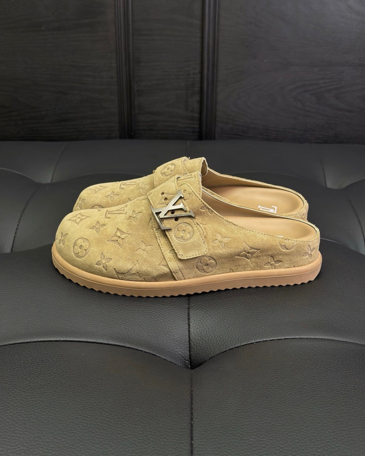 LV Easy Mule Men's And Women's Summer Solid Color Letter Print Suede Leather Birkenstock Shoes #77925