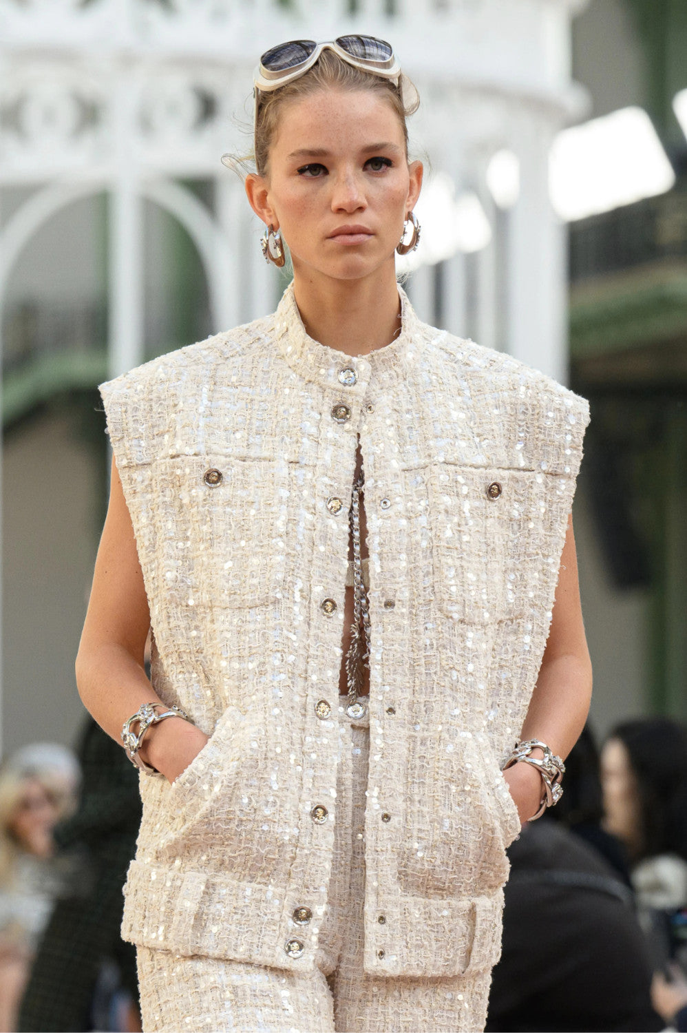 Women's Spring And Summer Sequins Tweed Single-breasted Vest Jacket Fashion Elegant Chic White Button Vest Ngvp #1971