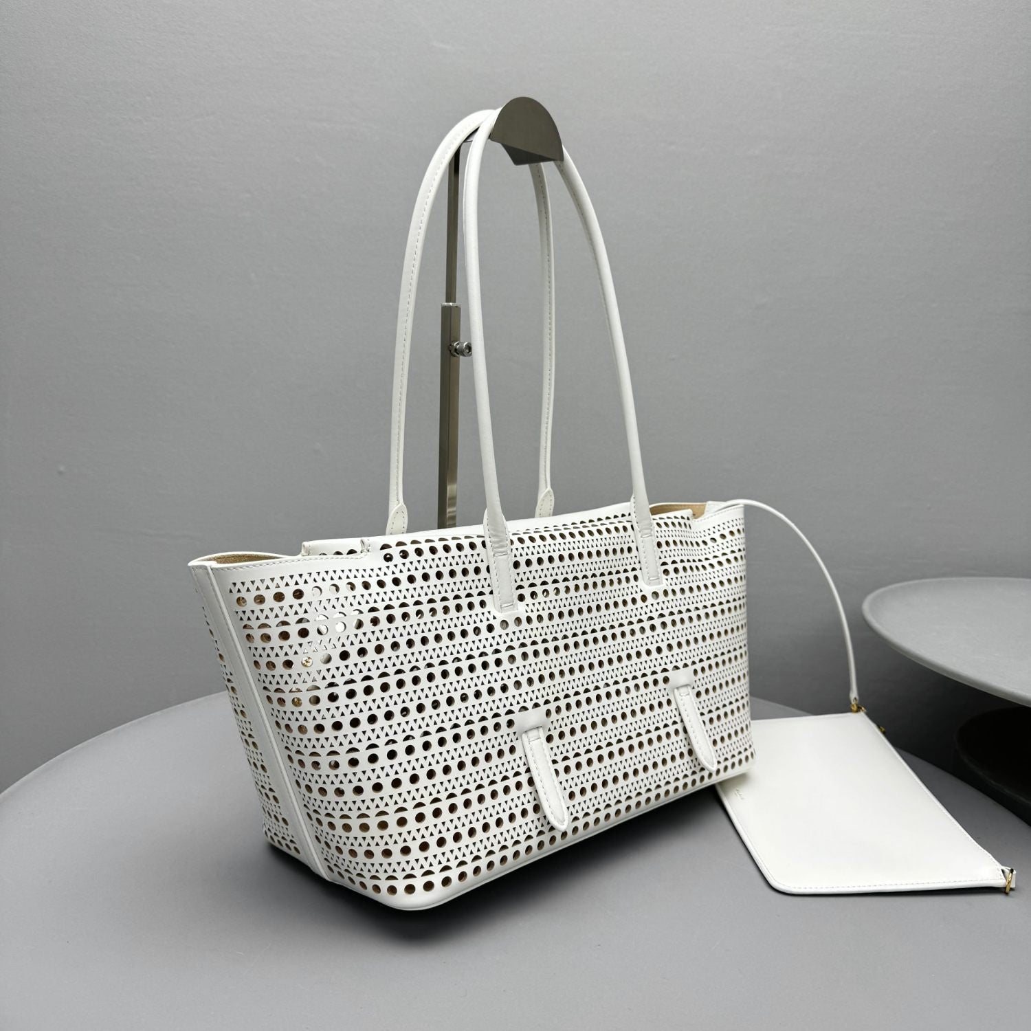 Alaia Mina Cutout Shoulder Bag Design Fashionable Women's Retro Solid Color Casual Temperament Vienne Cutout Carved Pattern  Bag Bags #81633