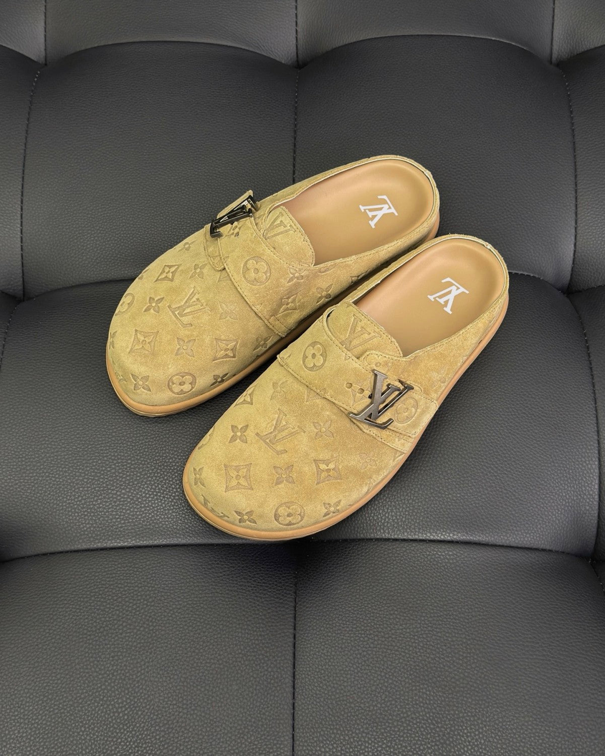LV Easy Mule Men's And Women's Summer Solid Color Letter Print Suede Leather Birkenstock Shoes #77925