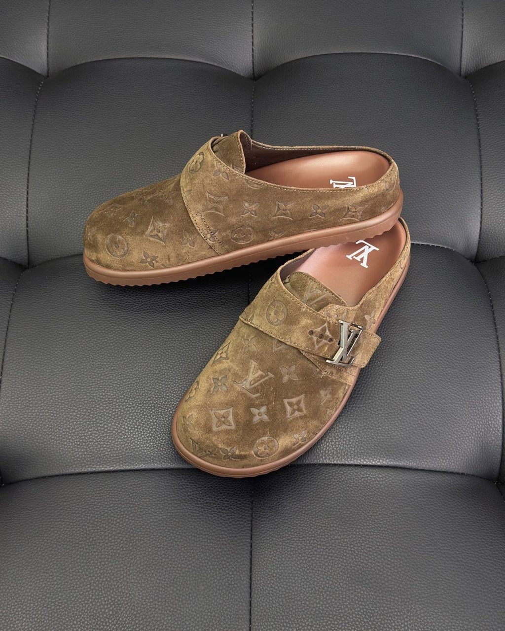 LV Easy Mule Men's And Women's Summer Solid Color Letter Print Suede Leather Birkenstock Shoes #77925