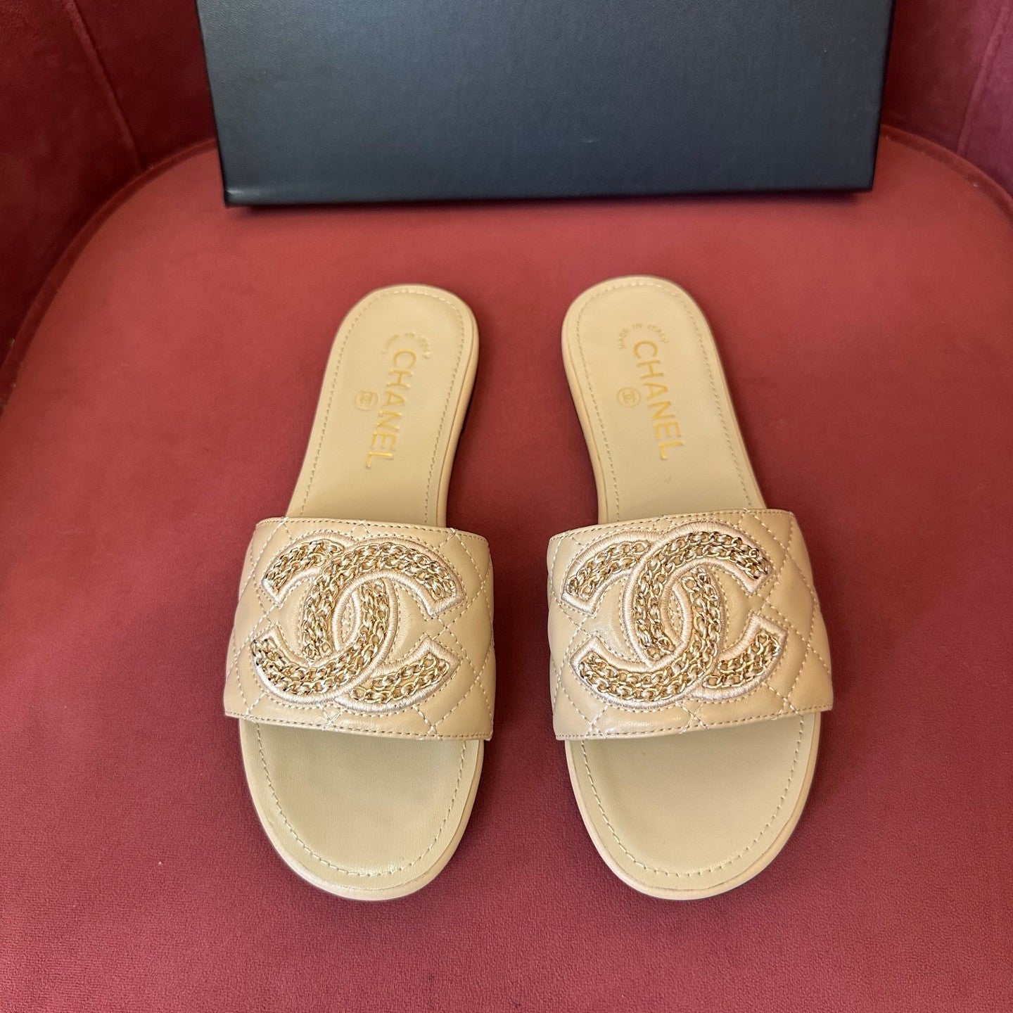 CC Women's Spring Summer Leather Logo Slippers Solid Color Woven Shoes Fashion Casual Trend Elegant Sandals #81417