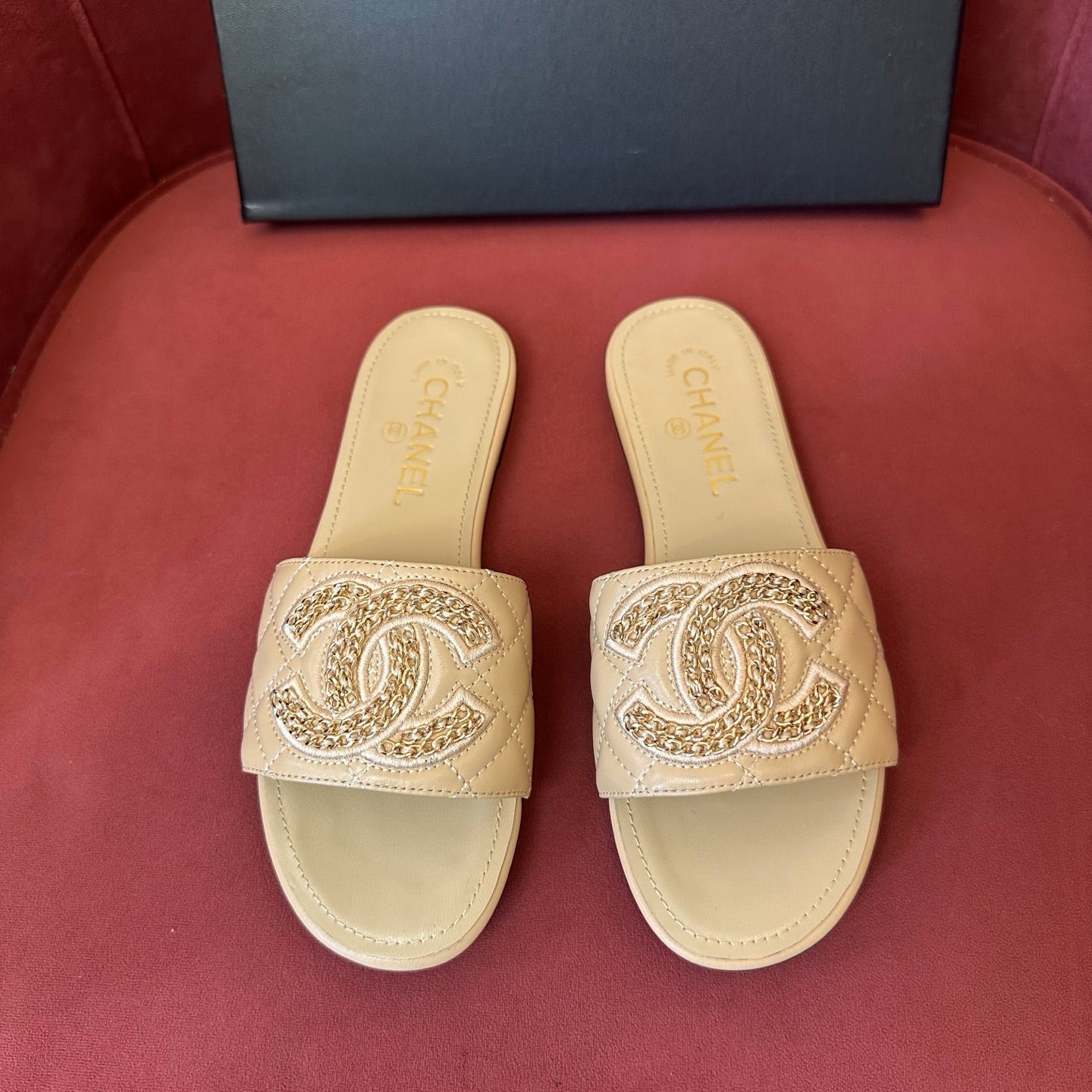 CC Women's Spring Summer Leather Logo Slippers Solid Color Woven Shoes Fashion Casual Trend Elegant Sandals #81417