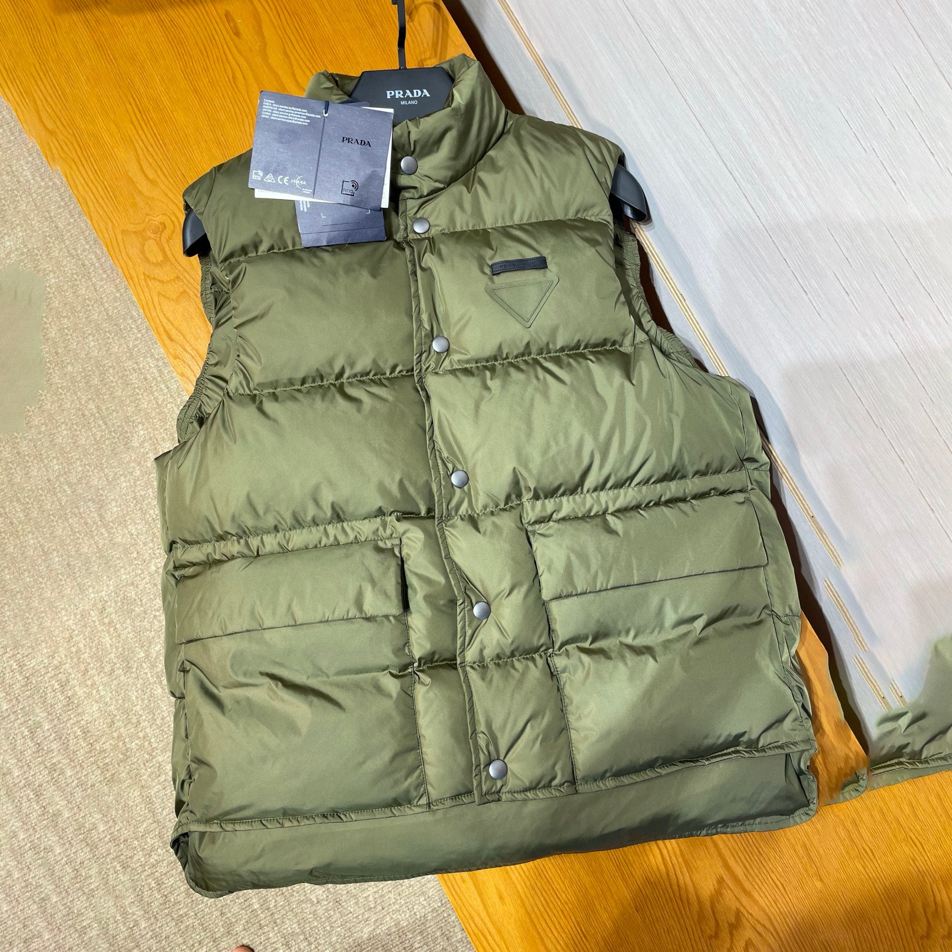 Men's Fall/Winter Fashion Casual High Neck Single Button Solid Color Logo Triangle Patch Decorated Vest #79331