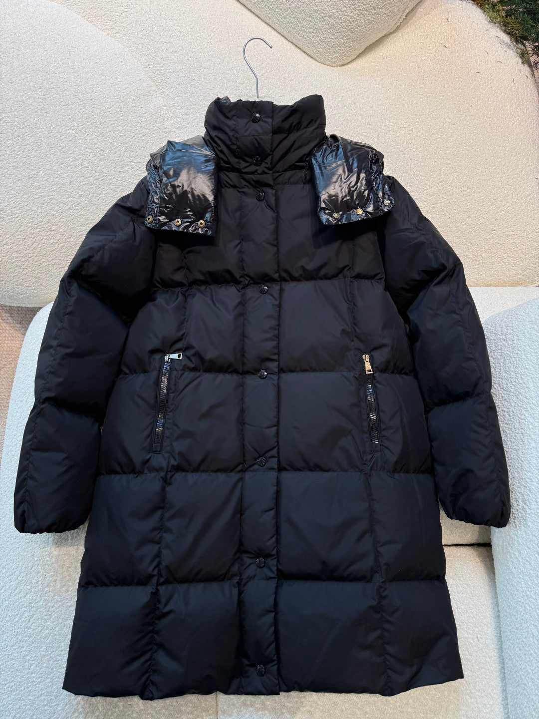 2025 FallWinter Women's LITTE Mid-Length Jacket with Detachable Shoulders. Made of Wrinkle-Resistant Down Fabric. Straight Cut. Knee-Length. Warm Jacket #83145A