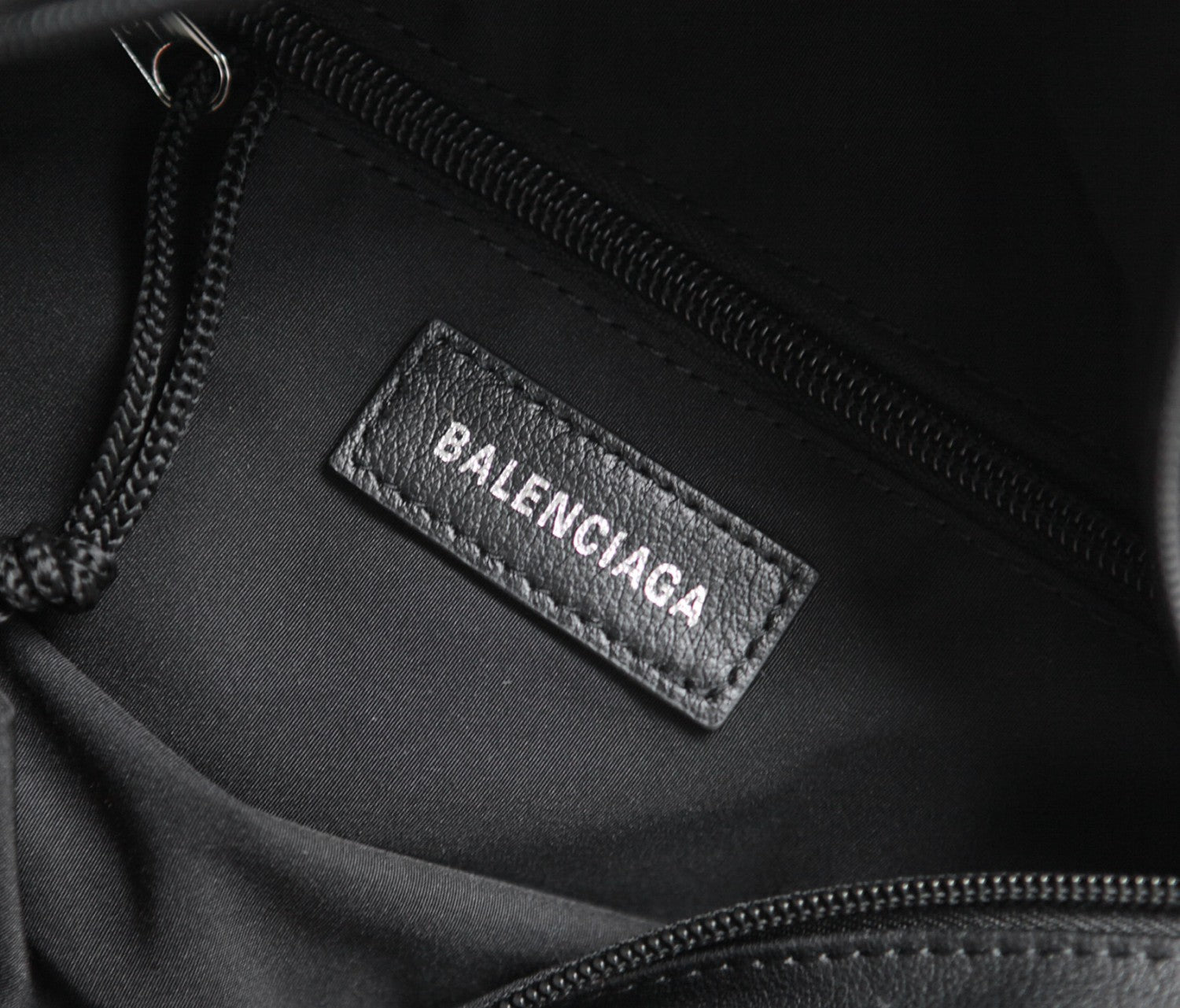 Explorer Men's Letter Print Zipper Closure Black Grained Cowhide Leather Single Shoulder Crossbody Belt Bag Bags #77711