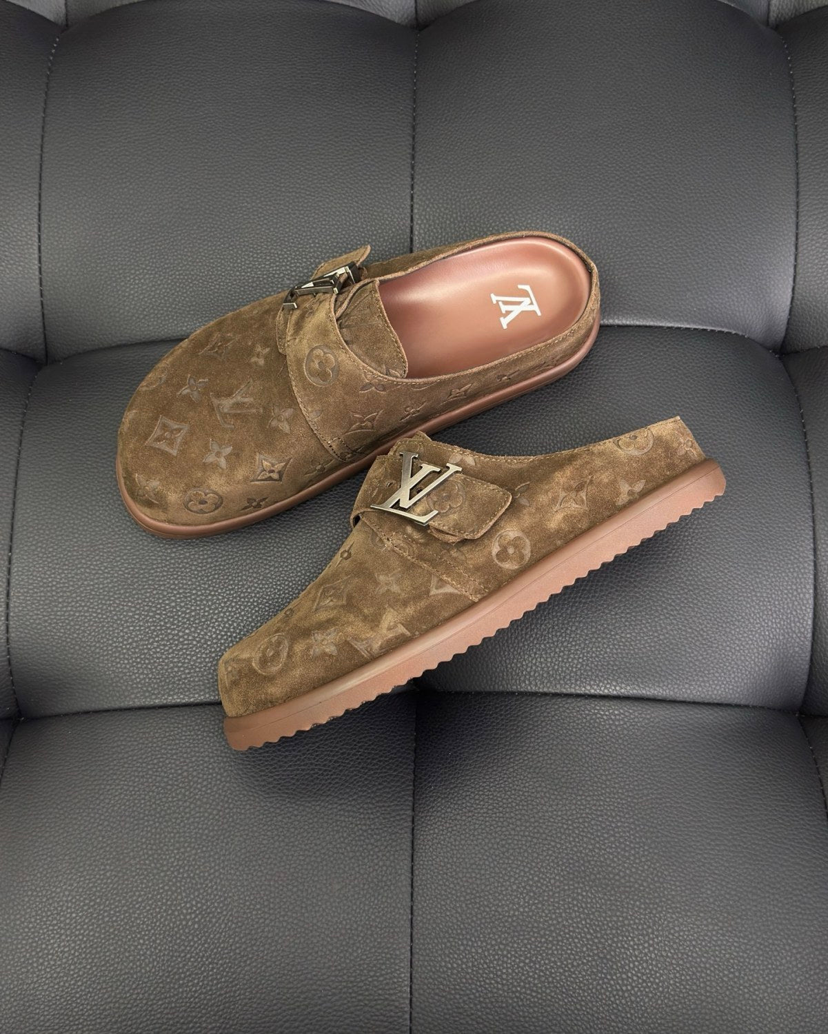 LV Easy Mule Men's And Women's Summer Solid Color Letter Print Suede Leather Birkenstock Shoes #77925