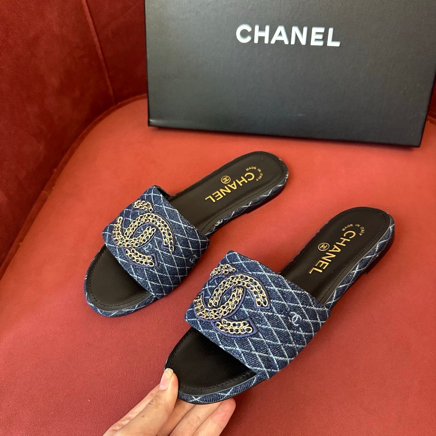 CC Women's Spring Summer Leather Logo Slippers Solid Color Woven Shoes Fashion Casual Trend Elegant Sandals #81417