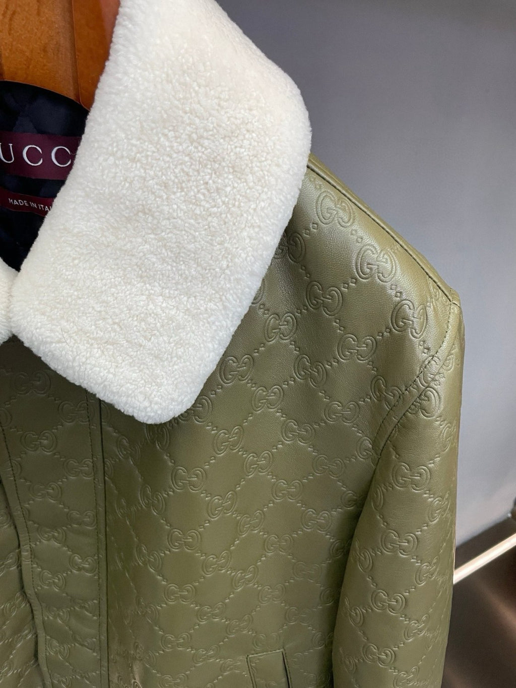 2025 FallWinter New Men's White Lambswool Collar Green Sheepskin Logo Embossed Fashion Jacket #83128A