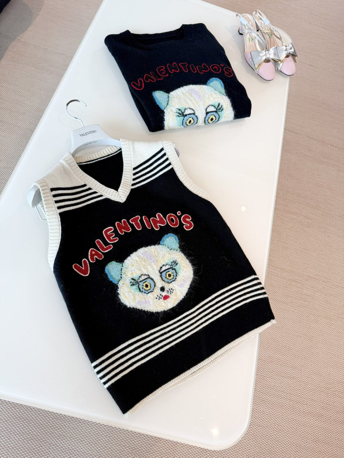 LE CHAT DE LA MAISON Women's Spring/Autumn Fashion Casual V-neck Knitted Letter Pattern Embroidered Sleeveless Vest  #78441