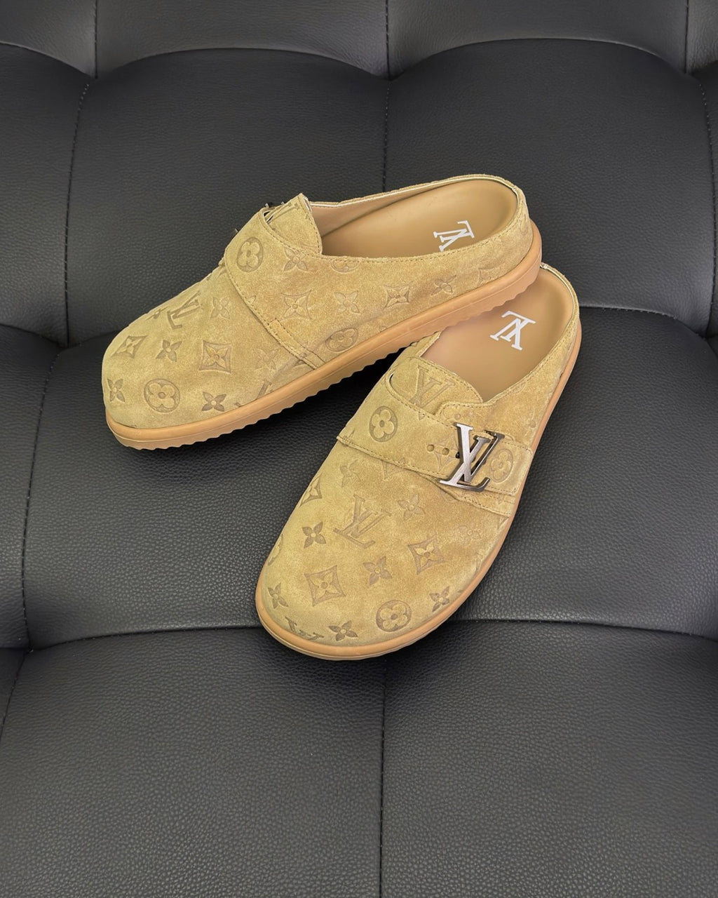 LV Easy Mule Men's And Women's Summer Solid Color Letter Print Suede Leather Birkenstock Shoes #77925
