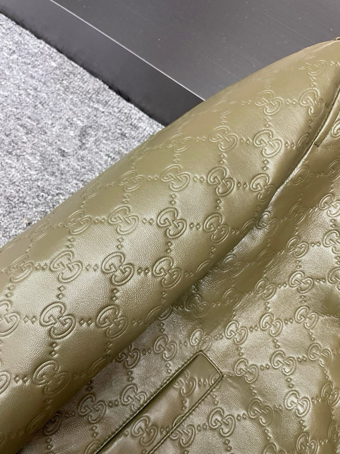 2025 FallWinter New Men's White Lambswool Collar Green Sheepskin Logo Embossed Fashion Jacket #83128A