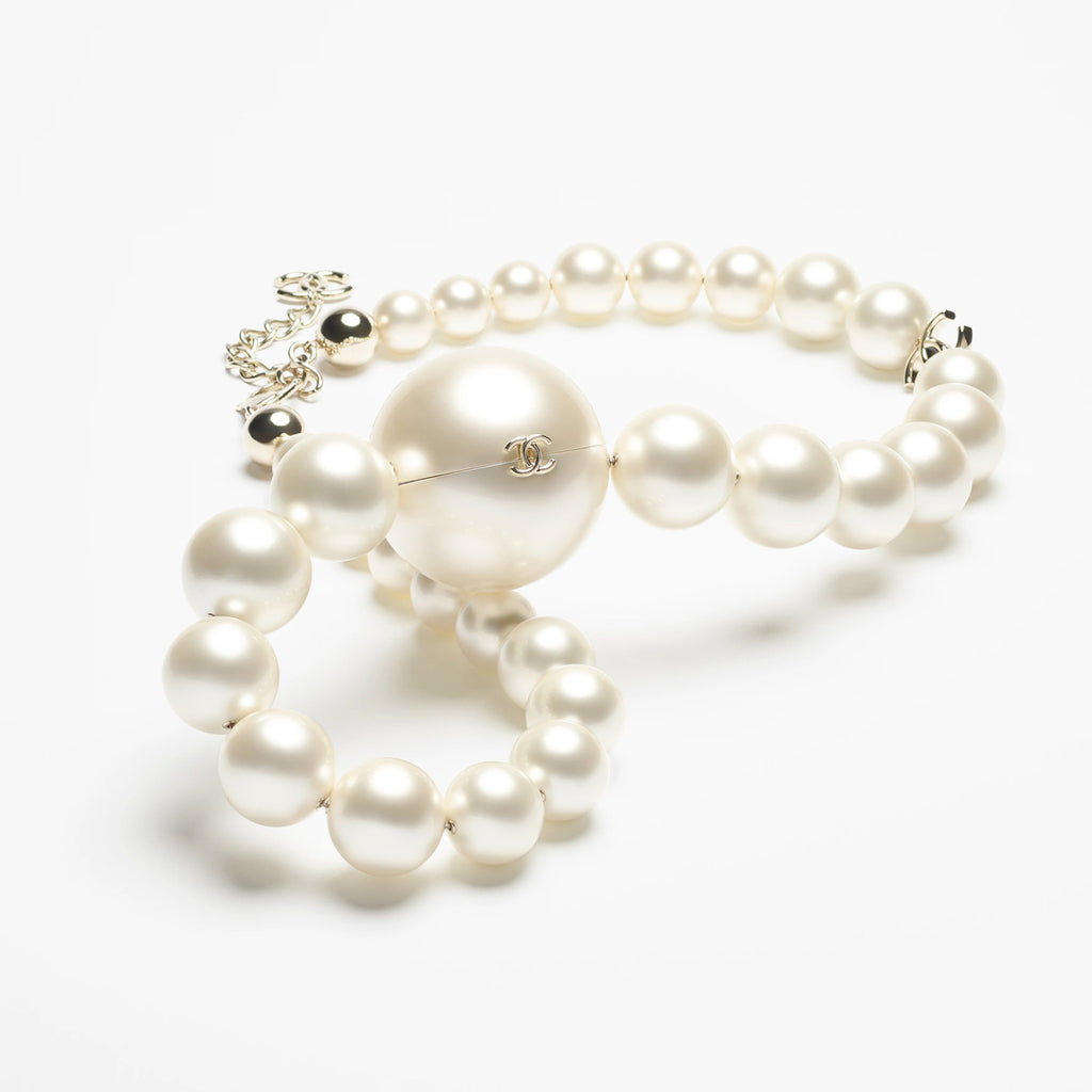 2025/26 Fall-winter Collection Pearl Necklace-inspired Structured Evening Clutch Fashionable And Exquisite Girlish-style Handbag Bag Bags #82242A