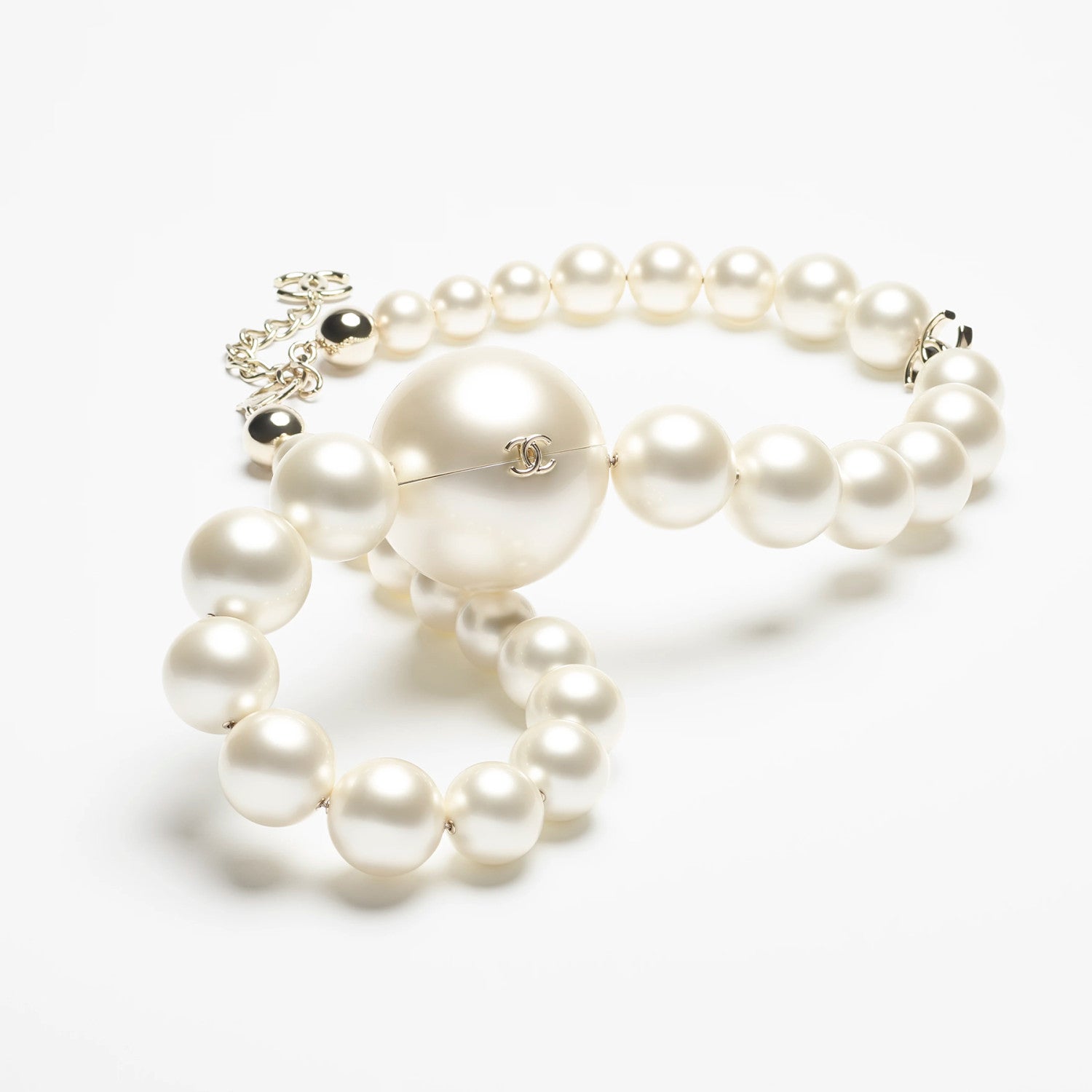 2025/26 Fall-winter Collection Pearl Necklace-inspired Structured Evening Clutch Fashionable And Exquisite Girlish-style Handbag Bag Bags #82242A