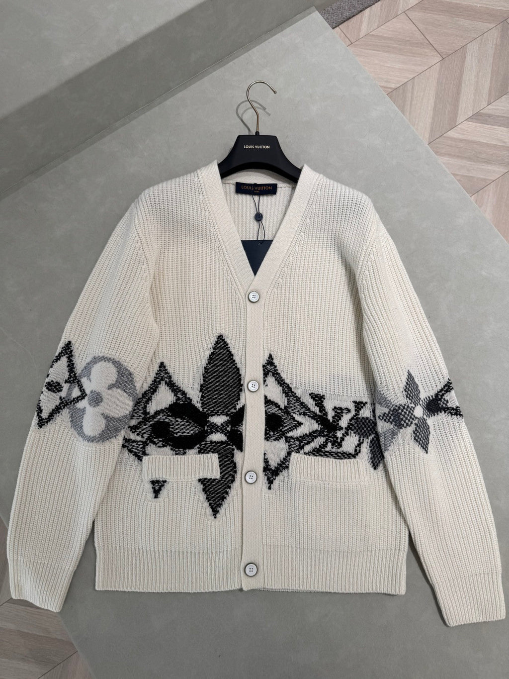 Monogram Floral Knit Cardigan Men's Fall/winter Single-breasted V-neck Black & White Fashion Jacket #82173A