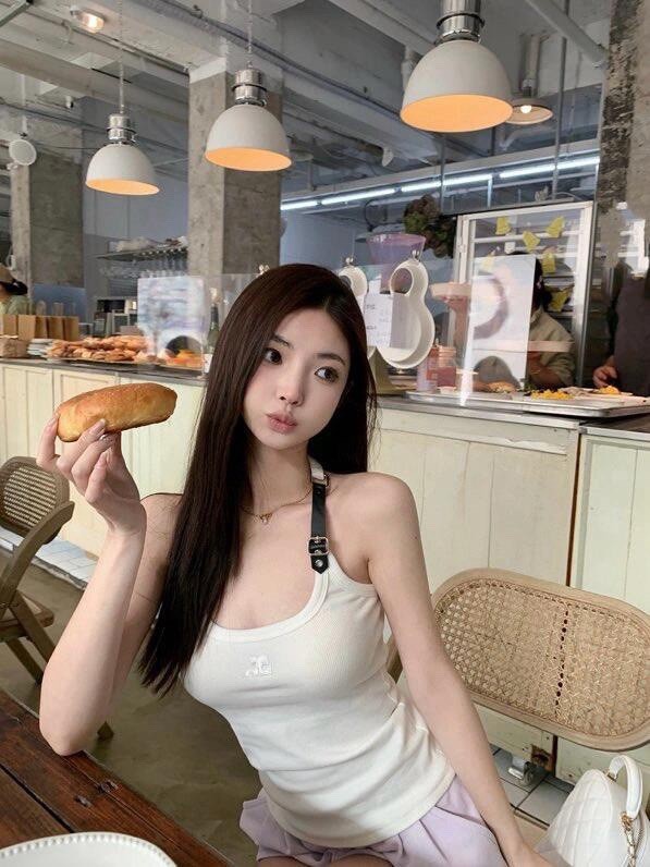 Courrges Women's Summer Holistic Buckle Detail Solid Color Ribbed Knit Sleeveless Vest Ngvp #8831