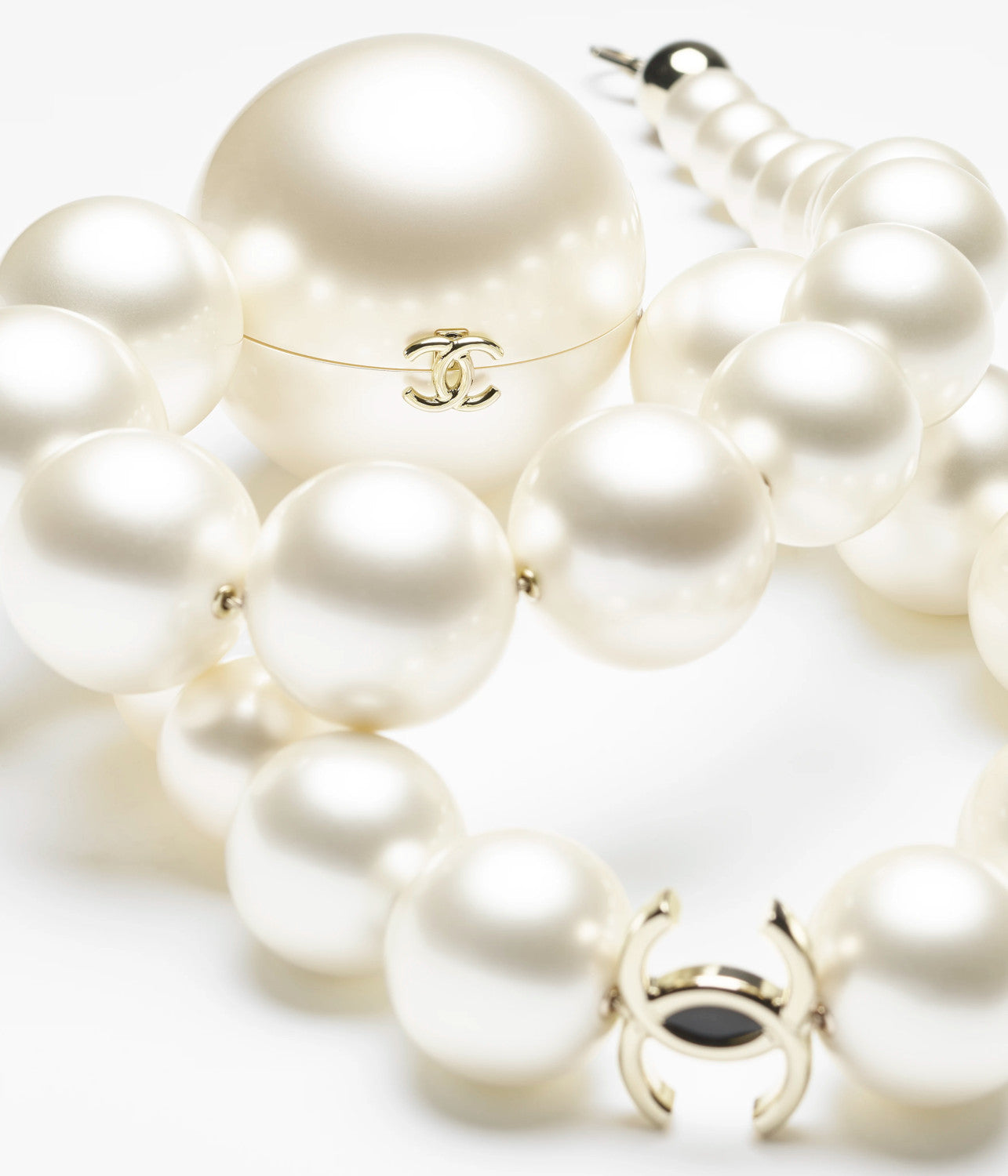 2025/26 Fall-winter Collection Pearl Necklace-inspired Structured Evening Clutch Fashionable And Exquisite Girlish-style Handbag Bag Bags #82242A