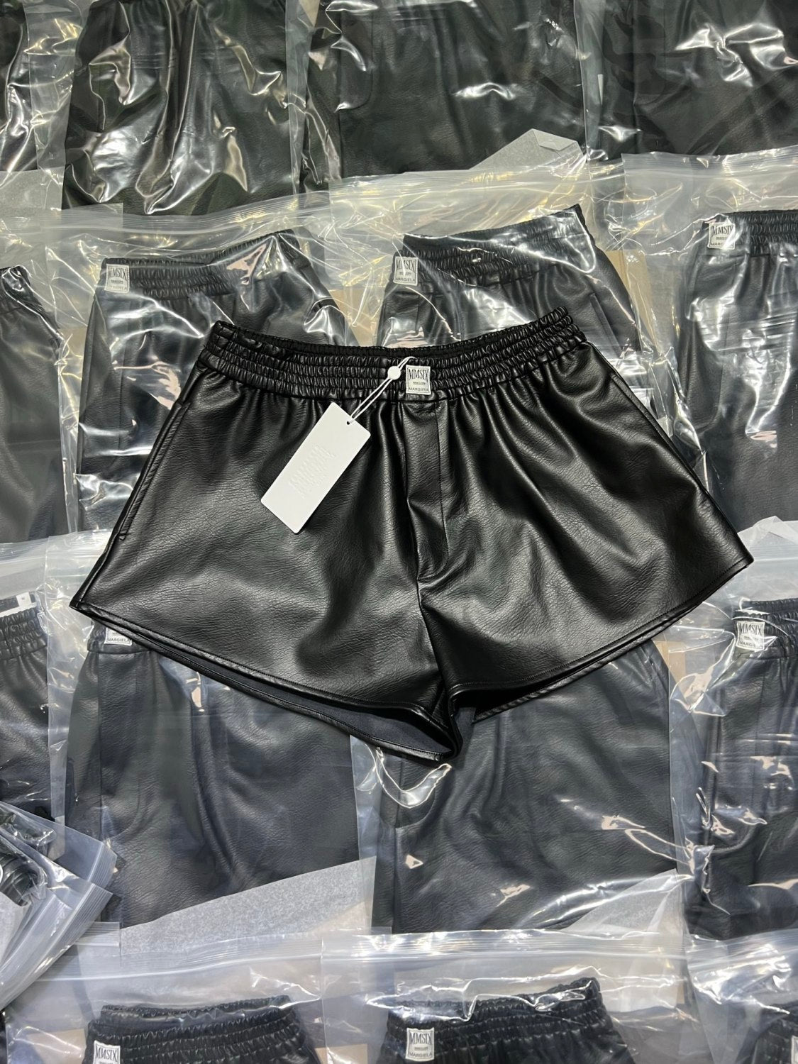 Marginal MM6 Women's Stretch Solid color Lychee texture Faux leather Shorts #194223