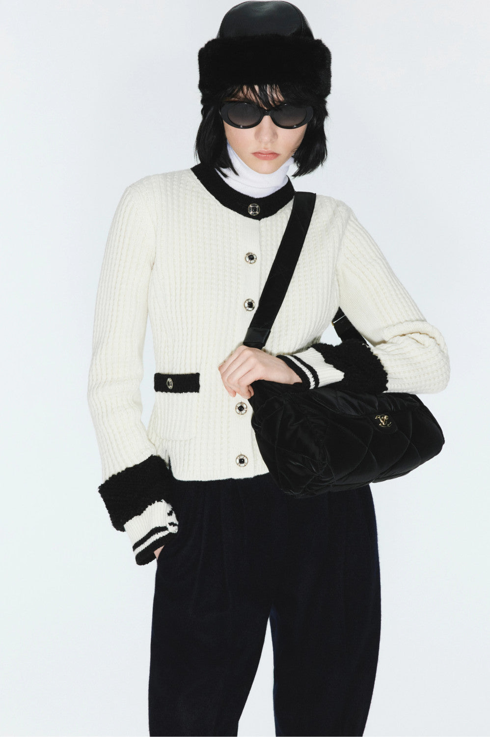 2025/26 Coco Neige Women's Fall/winter Cashmere Knit Cardigan Black And White Color-blocked Single-breasted Button-up Stylish And Refined Cardigan #82119A