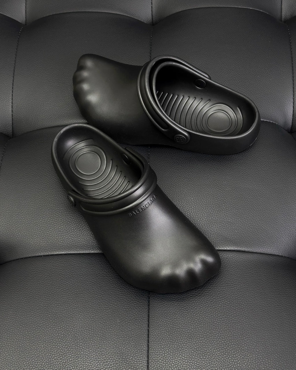 B X Crocs Men's And Women's Solid Color Summer Round-toe Slip-on Shoes #77889