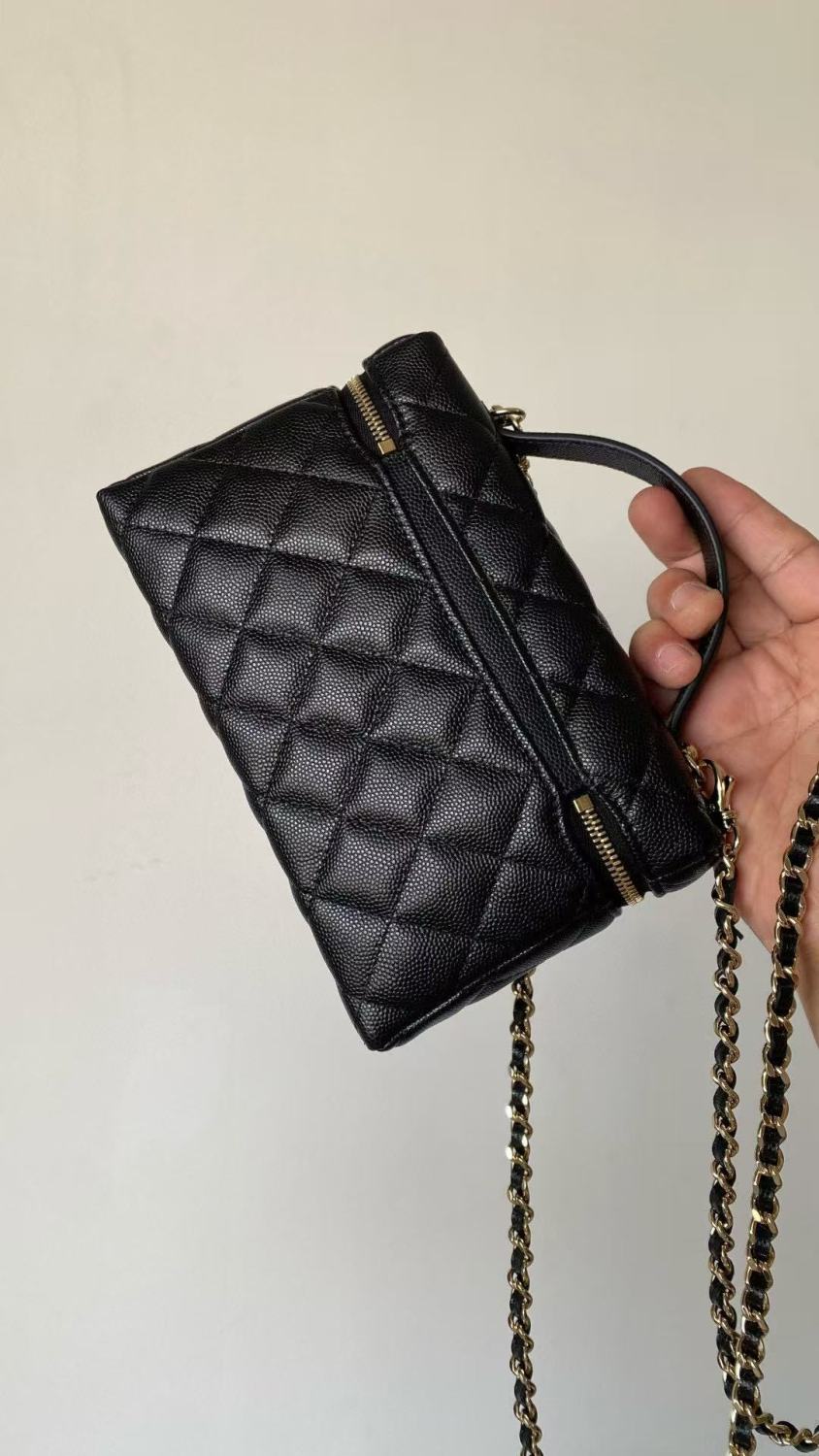 25P Women's Black Heart-Shaped Rhinestone Buckle with Brand Logo. Litchi Leather Shoulder/Crossbody Bag #81935L