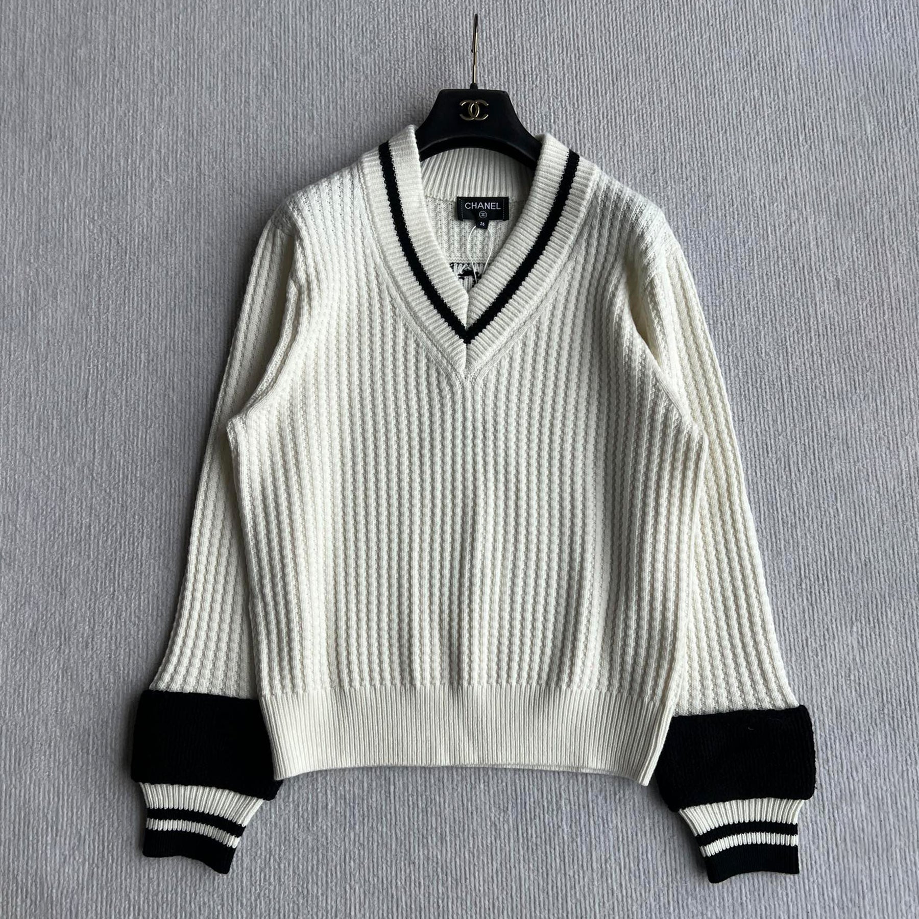 2025/26 Coco Neige Women's Fall/winter Classic Black & White Pullover V-neck Sweater Stylish Refined Casual Pullover #81928A