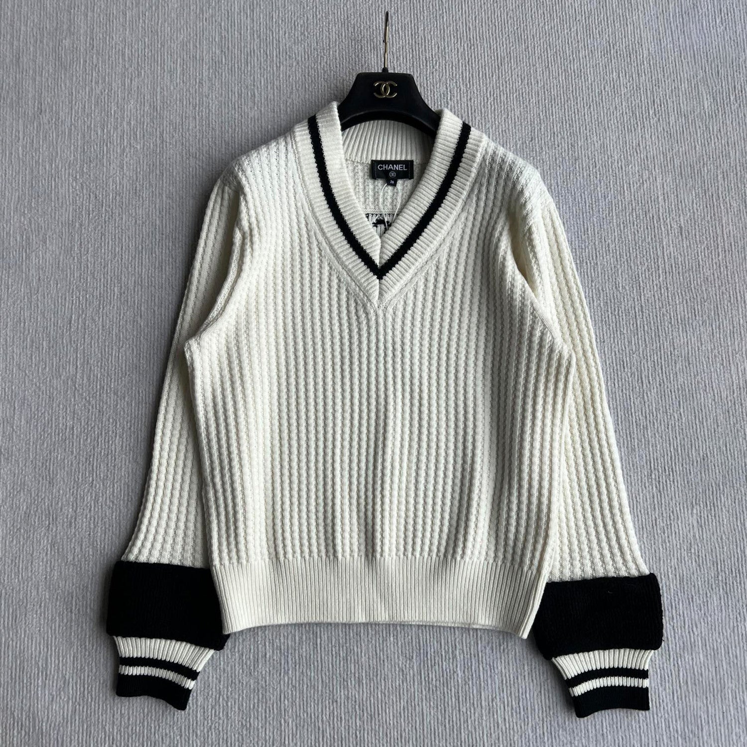 2025/26 Coco Neige Women's Fall/winter Classic Black & White Pullover V-neck Sweater Stylish Refined Casual Pullover #81928A