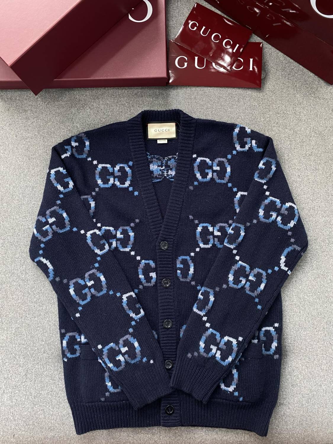 Men's Spring and Autumn Pattern Appliqu¨¦d Single Breasted V-neck long Sleeved Knit Wool Cardigan With GG Intarsia #82336A